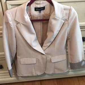 Women’s tan blazer